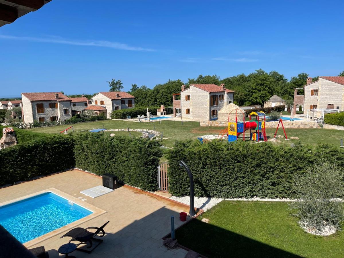 Villa Suzy With Heated Pool Svetvinčenat Extérieur photo